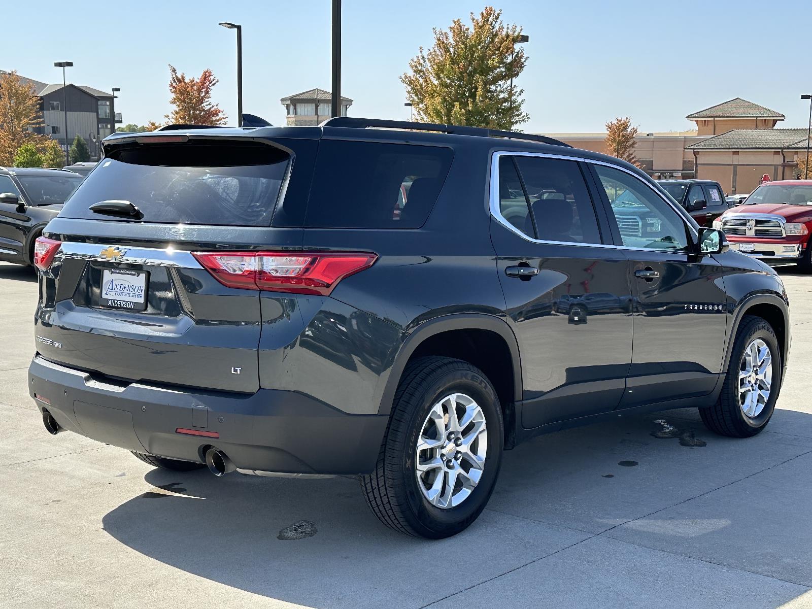 Used 2019 Chevrolet Traverse LT Cloth SUV for sale in Lincoln NE