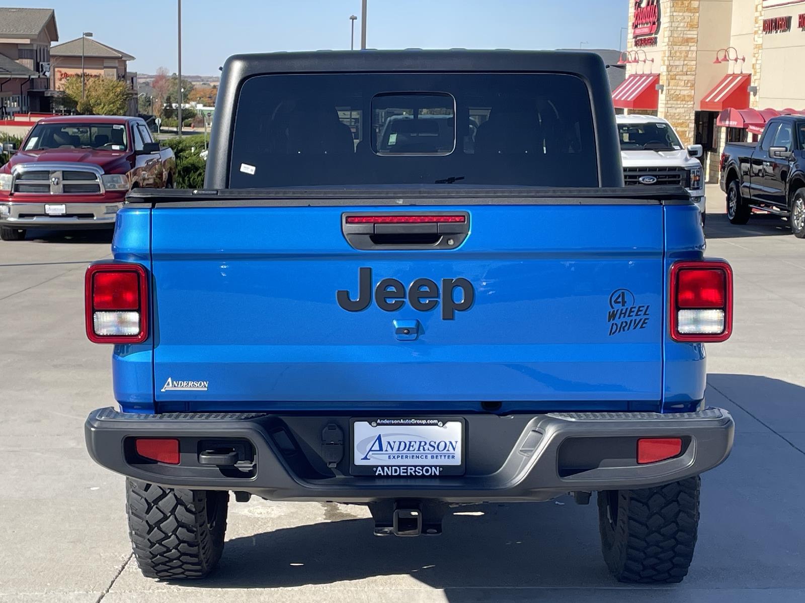 Used 2022 Jeep Gladiator Willys Crew Cab Truck for sale in Lincoln NE