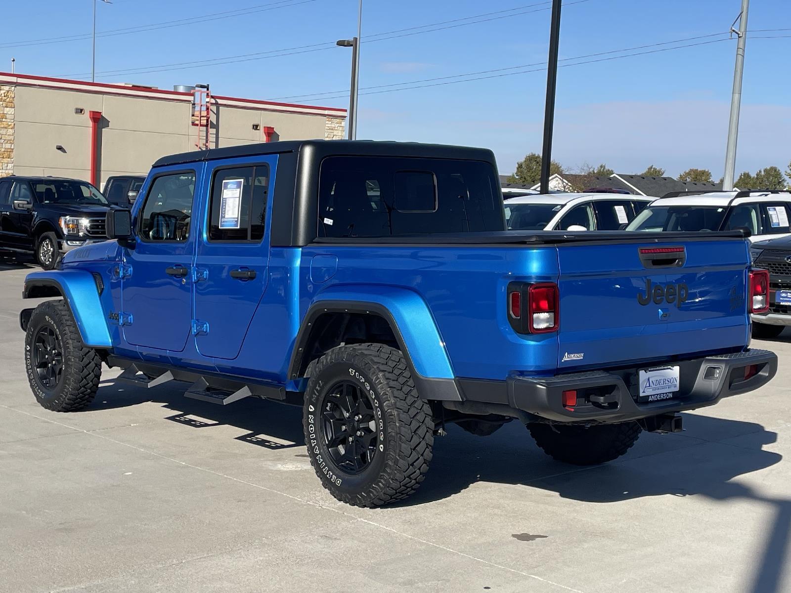 Used 2022 Jeep Gladiator Willys Crew Cab Truck for sale in Lincoln NE