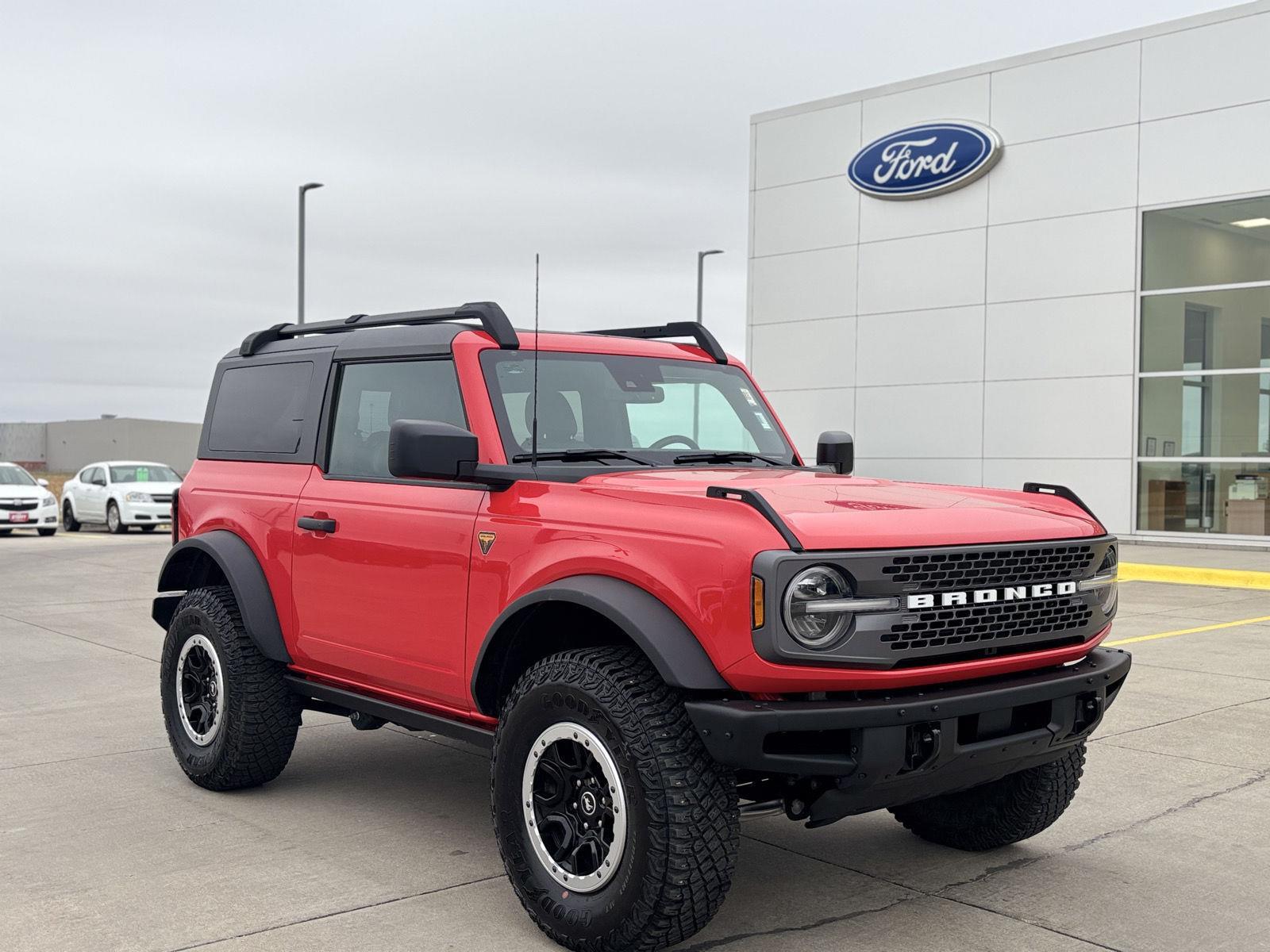 Race Red 2024 Ford Bronco Badlands 2-Door 4WD SUV / Crossover Four-Wheel Drive 7-Speed Manual