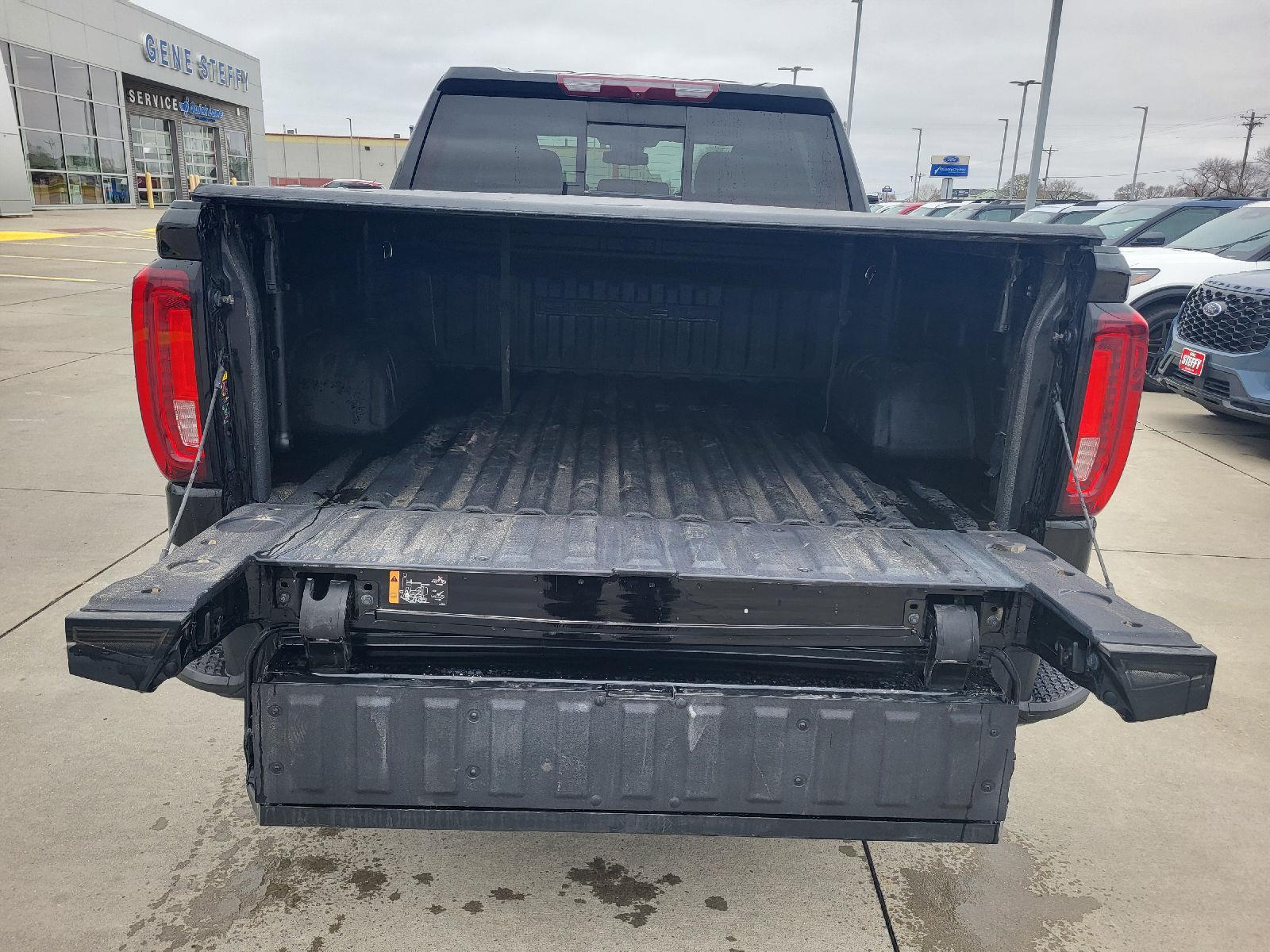 View vehicle photo 7