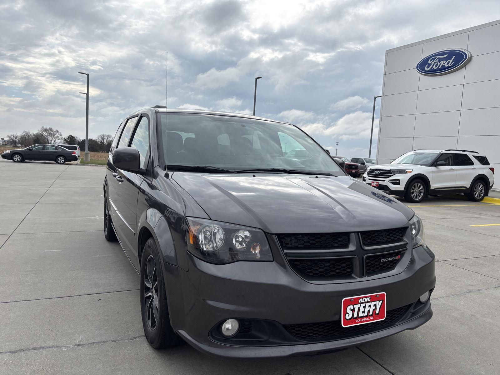 Gray (Granite Pearlcoat) 2017 Dodge Grand Caravan GT FWD Minivan Front-Wheel Drive 6-Speed Automatic