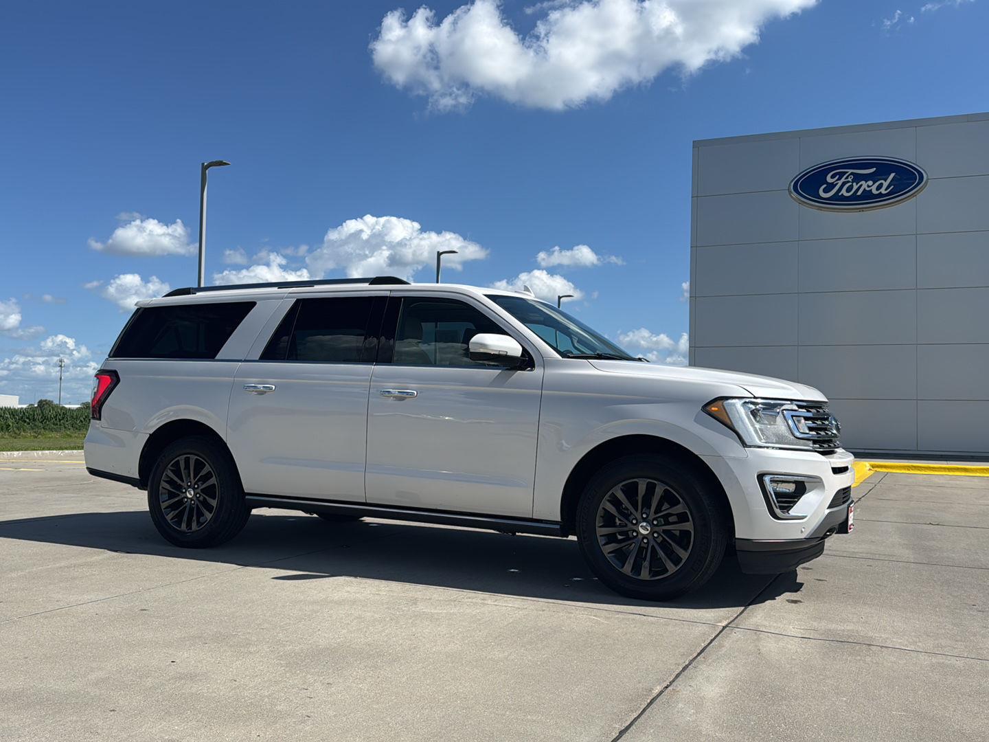 White Platinum Metallic Tri-Coat 2019 Ford Expedition SUV / Crossover Four-Wheel Drive Automatic