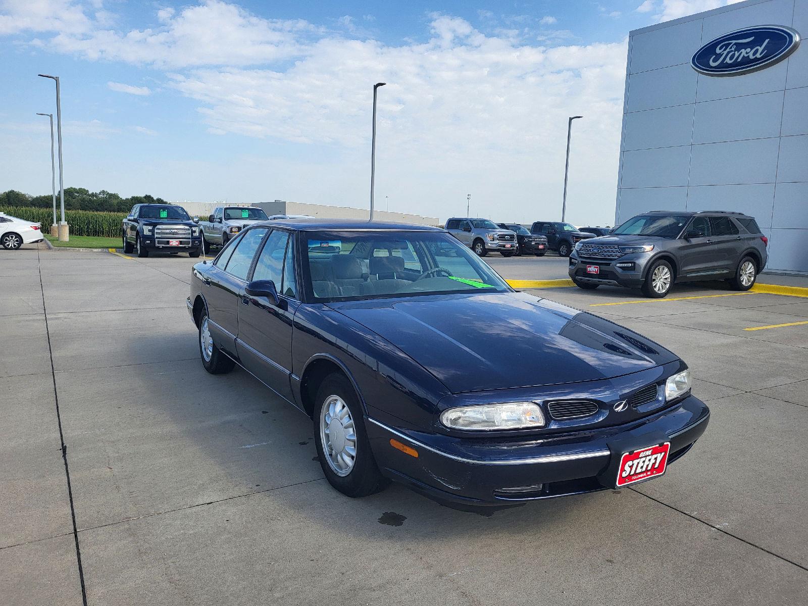 Medium Dark Blue (Met) 1998 Oldsmobile Eighty-Eight Sedan Front-Wheel Drive 4-Speed Automatic Overdrive