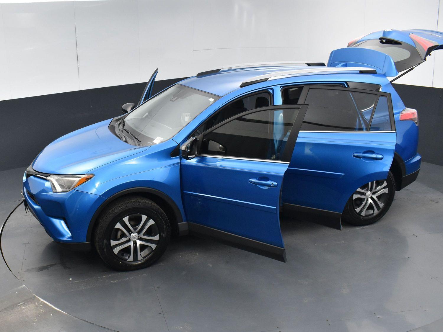 Used 2018 Toyota RAV4 LE SUV for sale in Grand Island NE