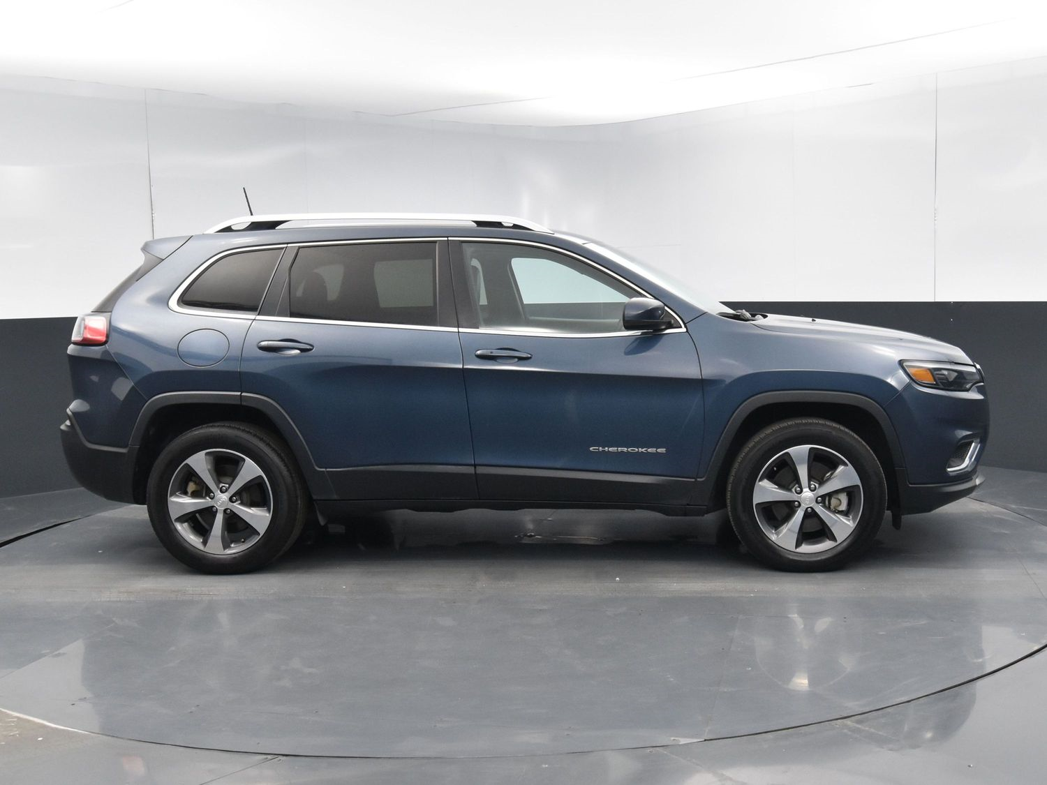 Used 2020 Jeep Cherokee Limited SUV for sale in Grand Island NE