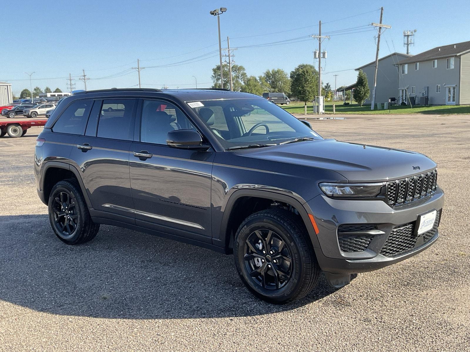 2025 Jeep Grand Cherokee Laredo photo 4