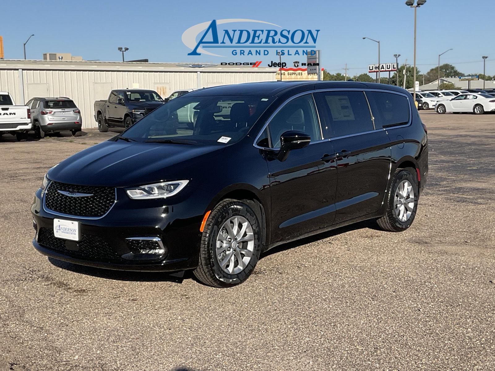 New 2026 Chrysler Pacifica Select Minivan for sale in Grand Island NE