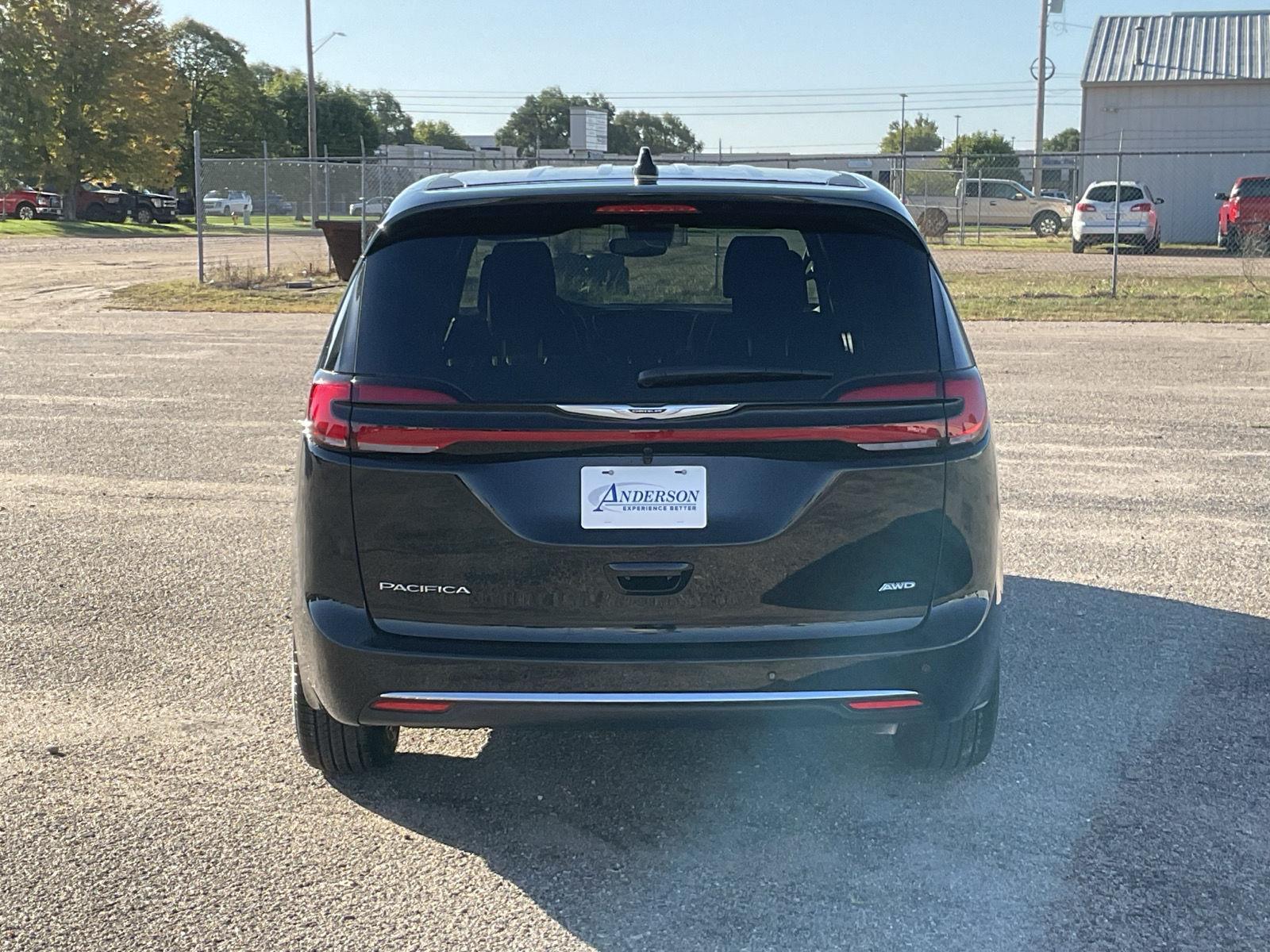 New 2026 Chrysler Pacifica Select Minivan for sale in Grand Island NE