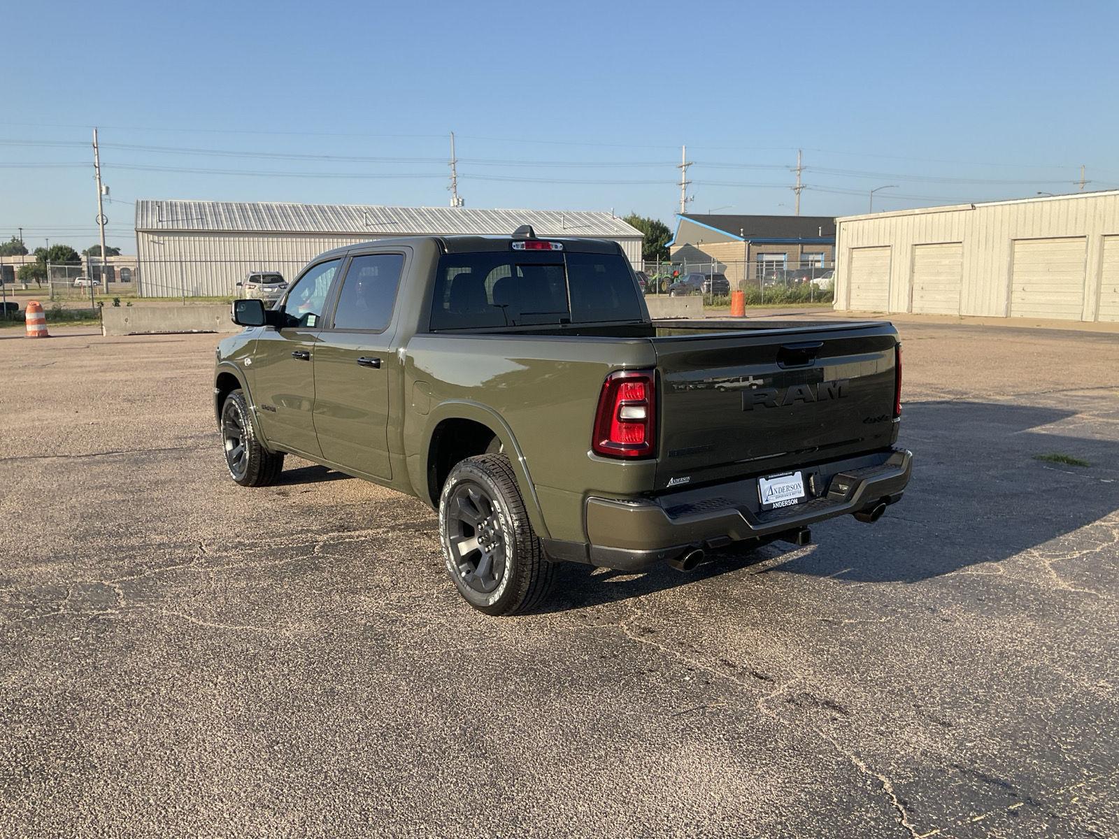Vehicle photo 3
