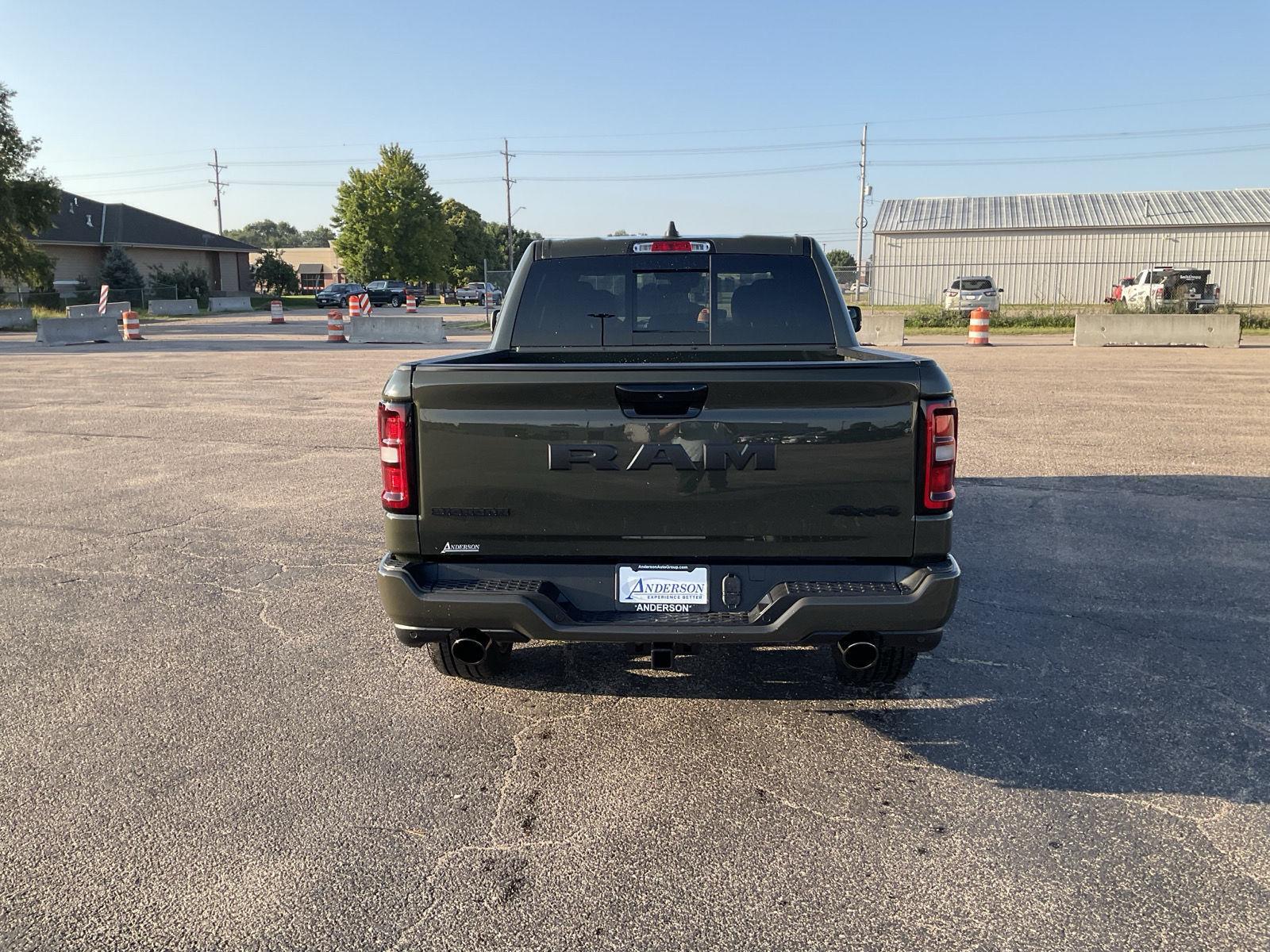 Vehicle photo 4