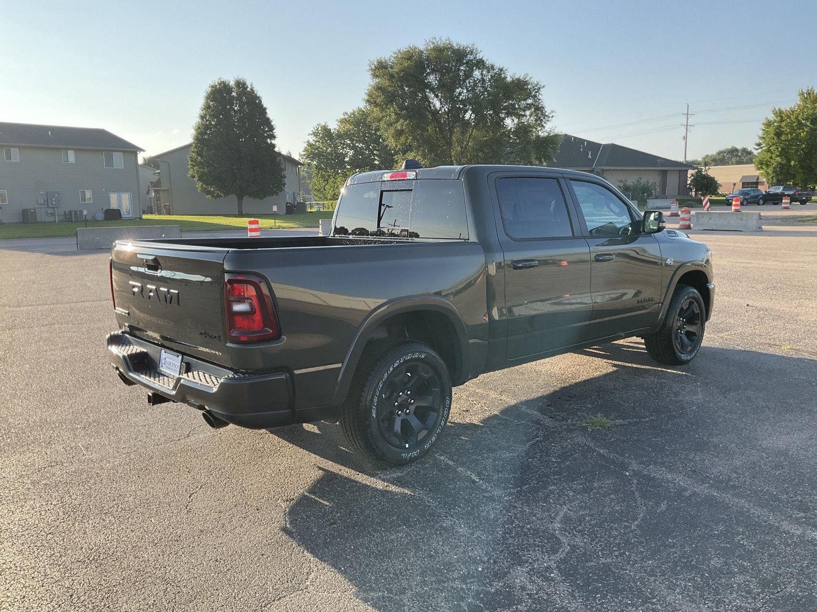 Vehicle photo 5