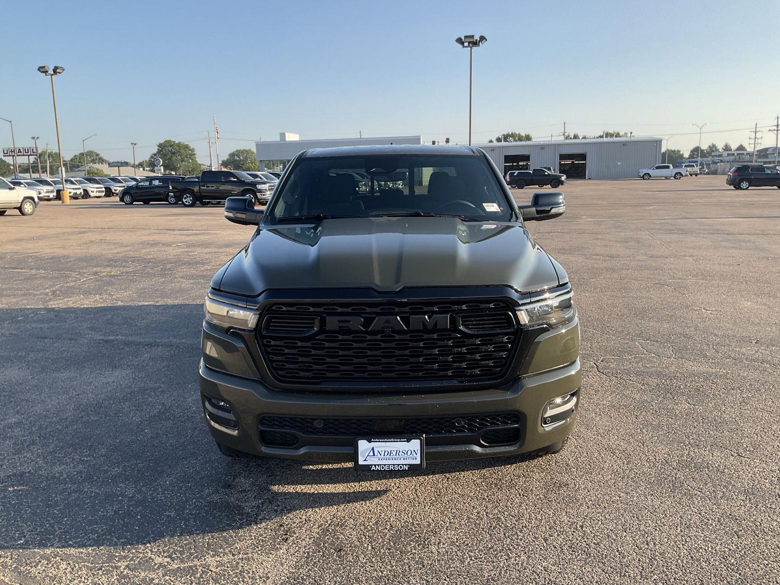 Vehicle photo 8
