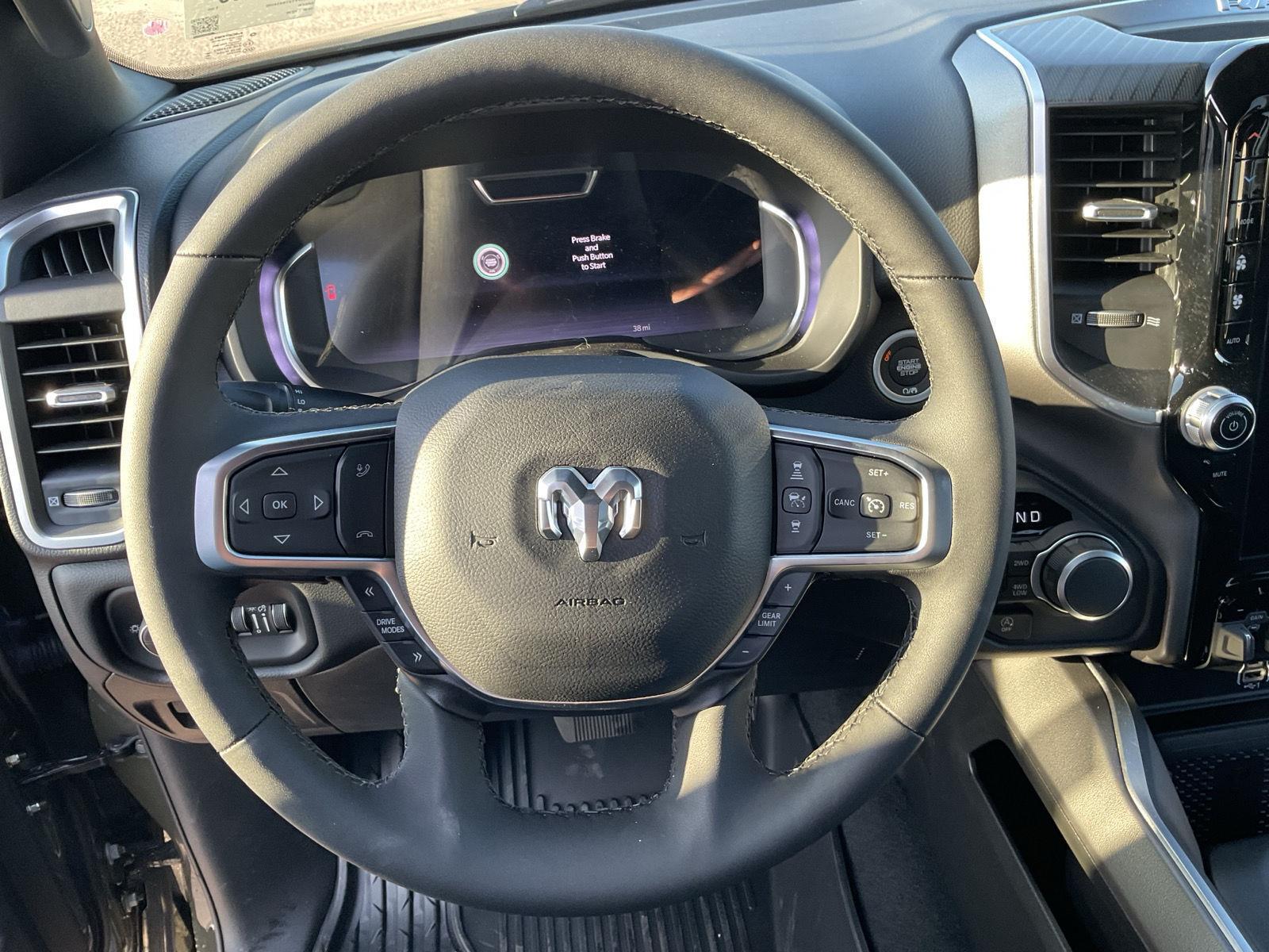 Vehicle photo 9