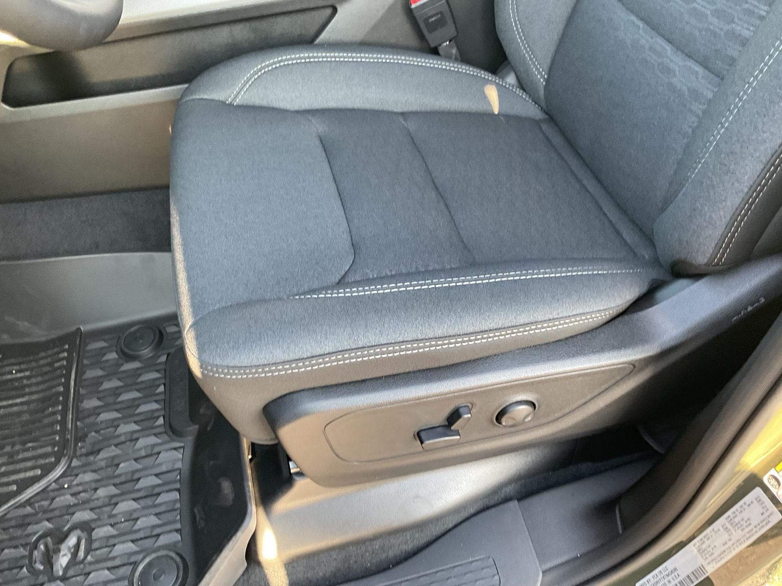 Vehicle photo 18