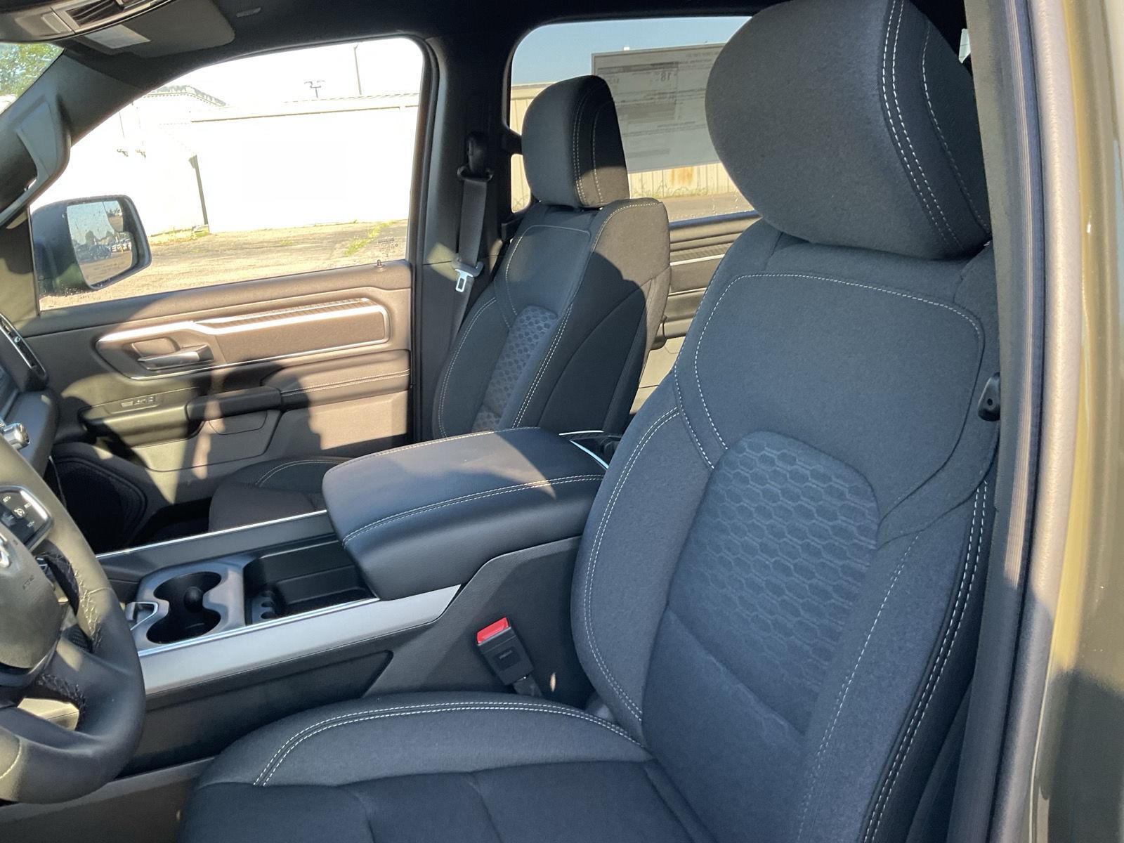 Vehicle photo 19