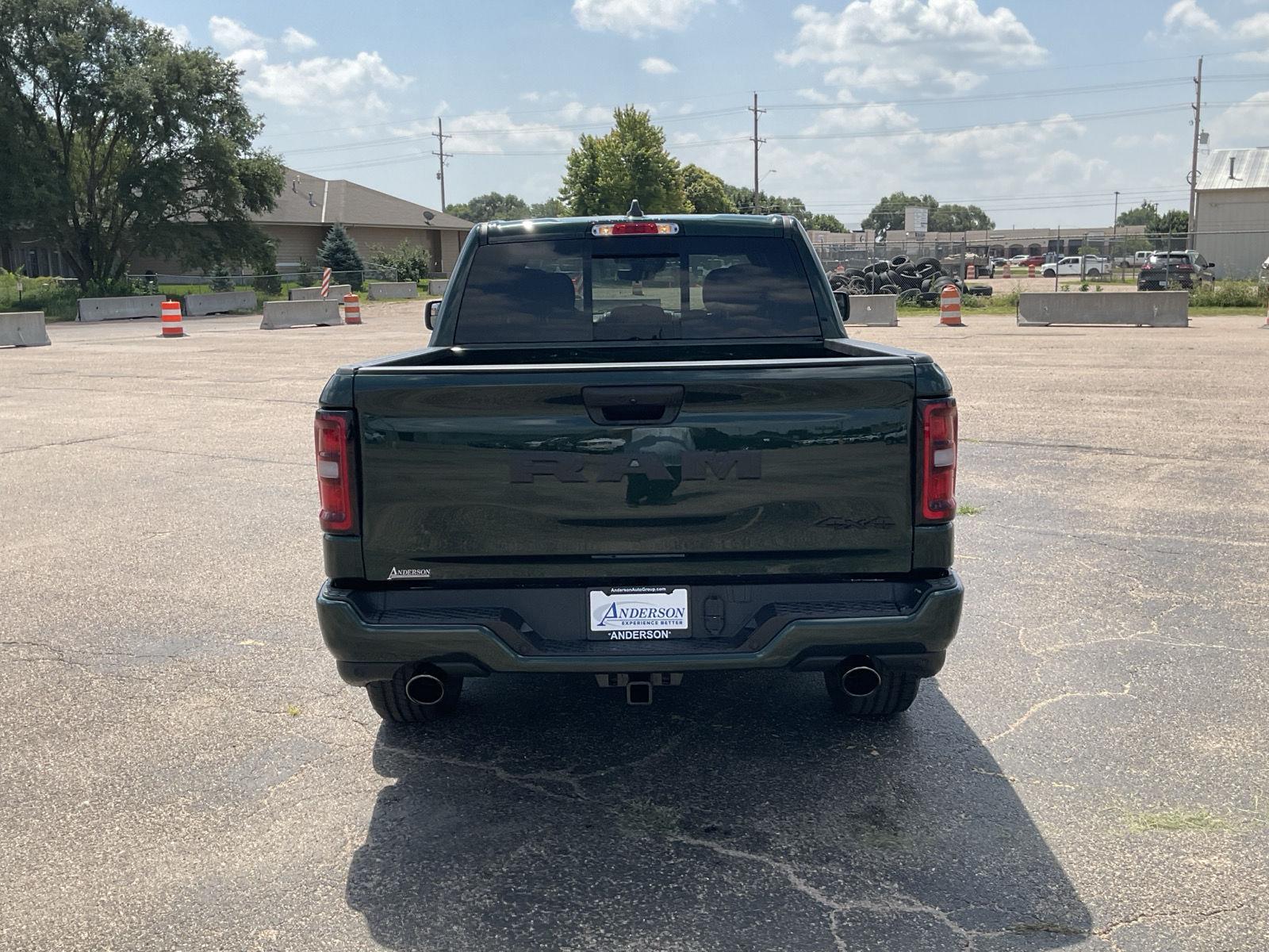 Vehicle photo 4