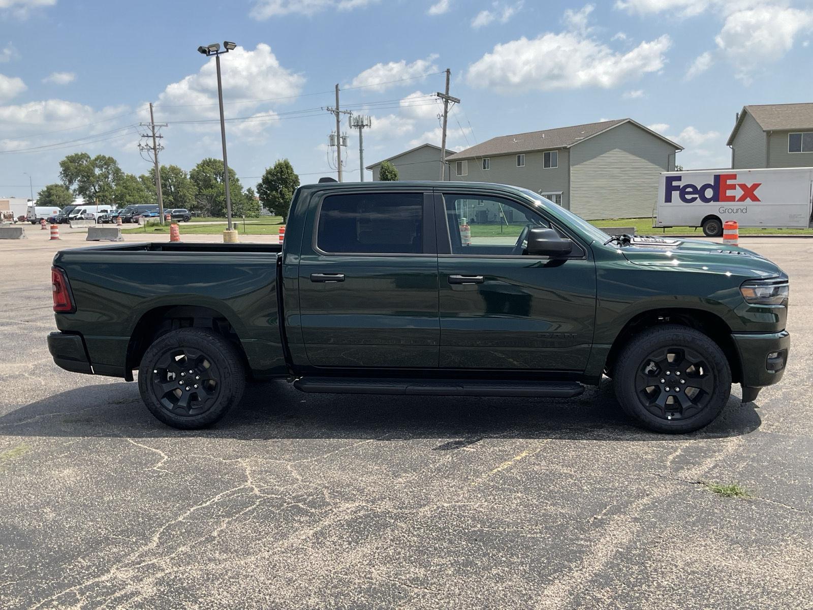 Vehicle photo 5