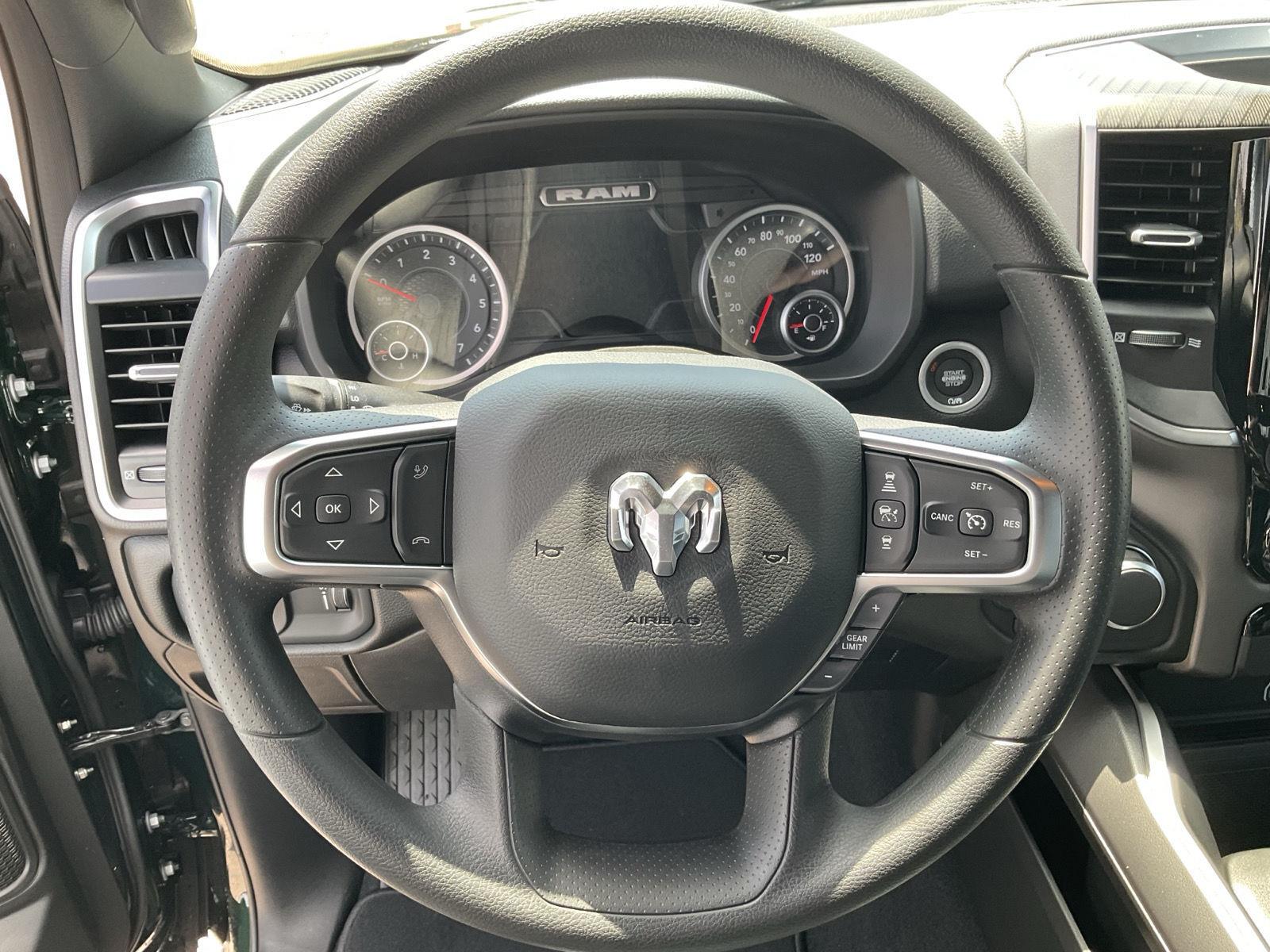 Vehicle photo 8