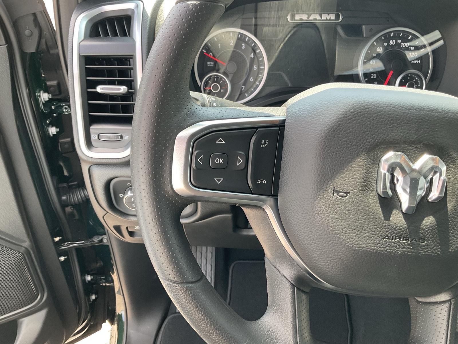 Vehicle photo 9