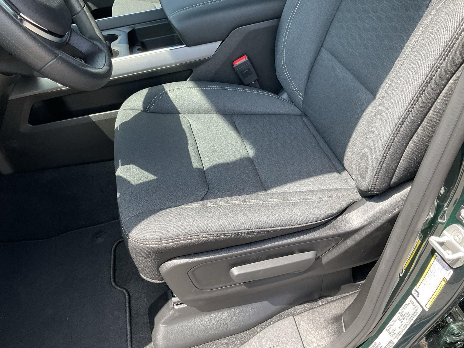 Vehicle photo 11
