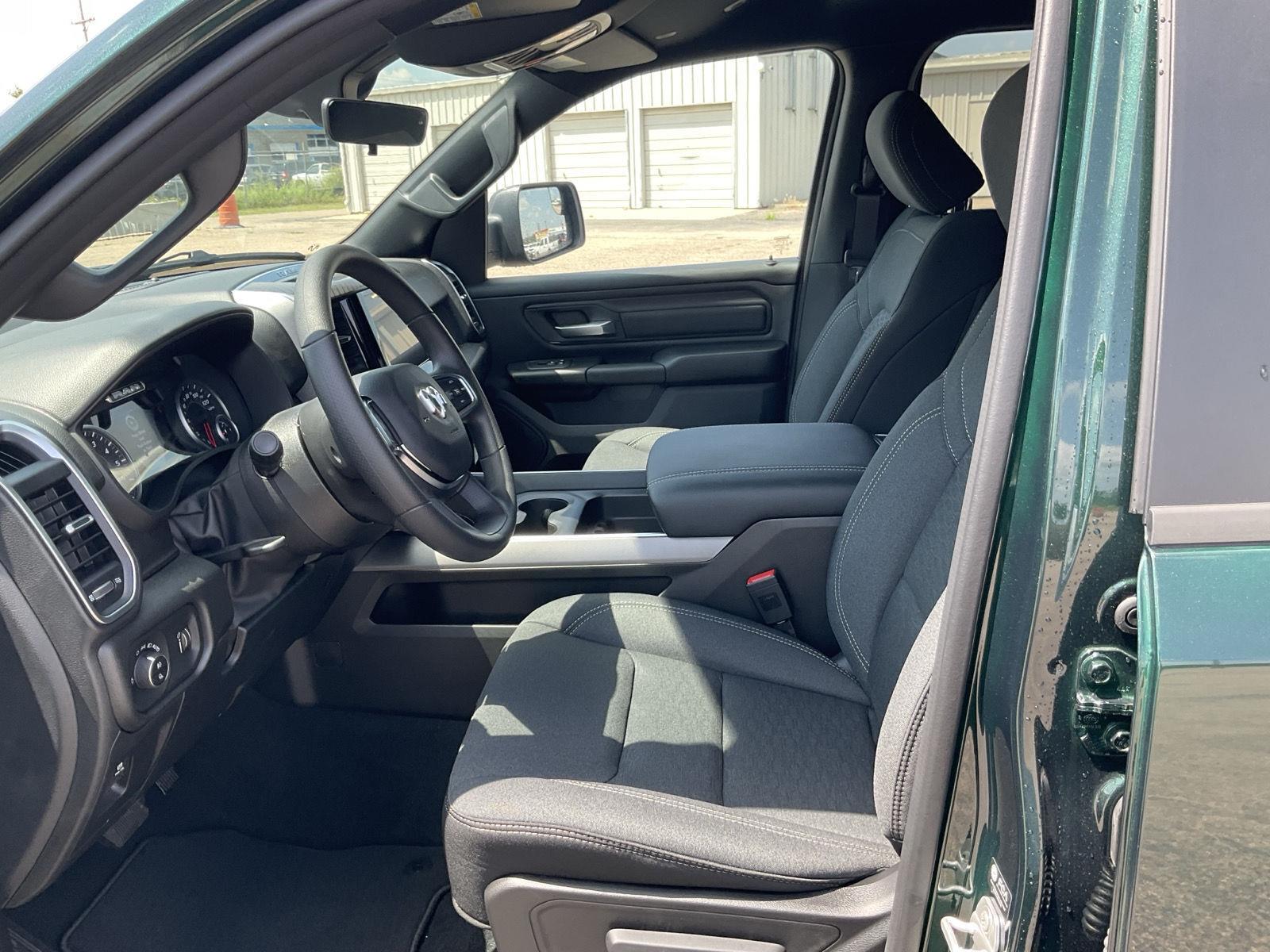 Vehicle photo 13