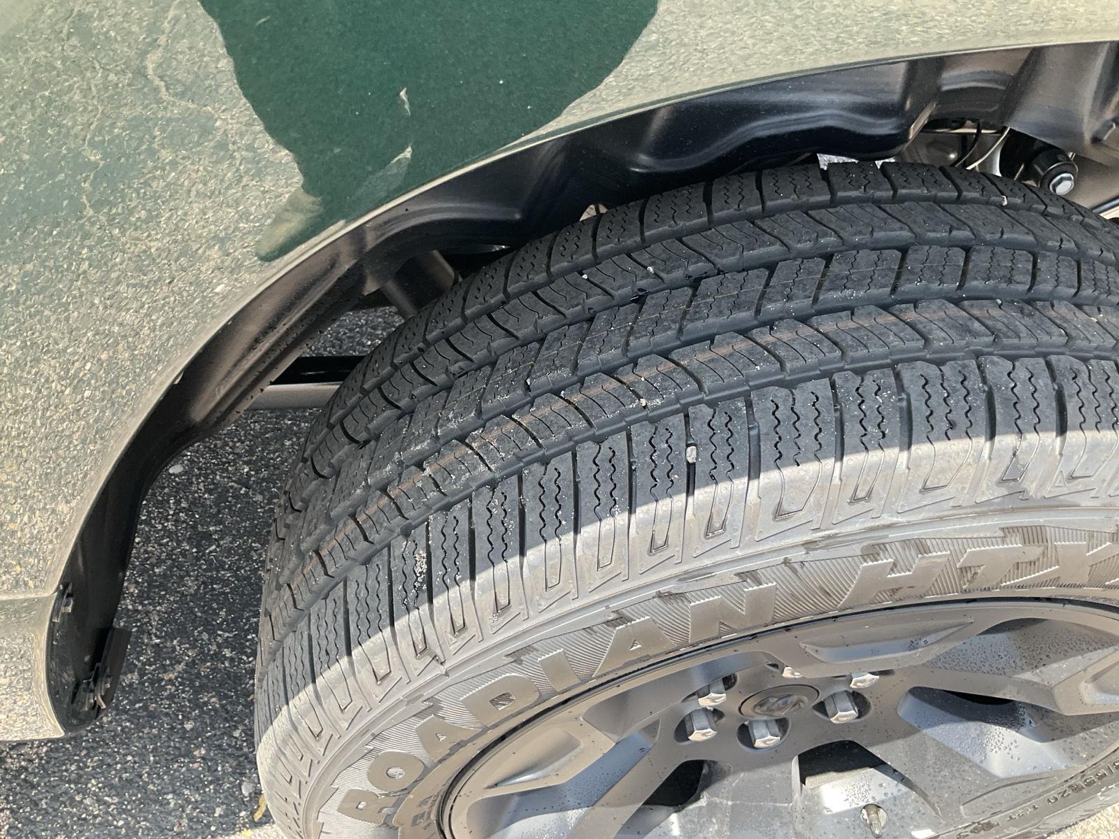 Vehicle photo 17