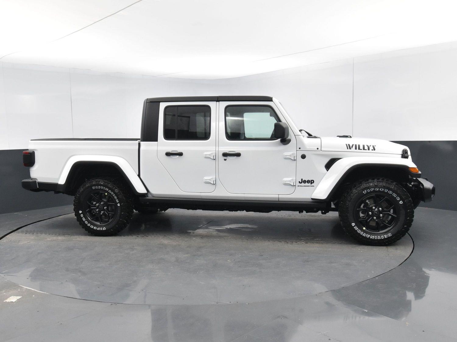 Used 2024 Jeep Gladiator Willys Crew Cab Truck for sale in Grand Island NE