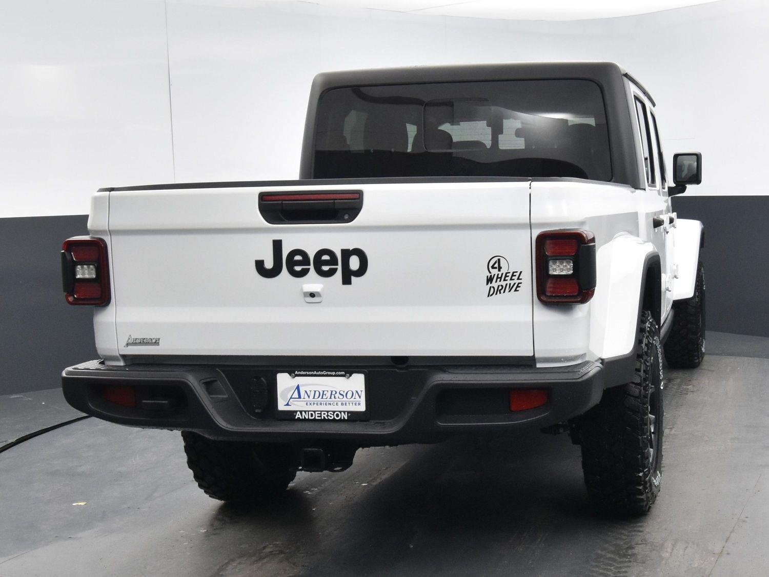 Used 2024 Jeep Gladiator Willys Crew Cab Truck for sale in Grand Island NE