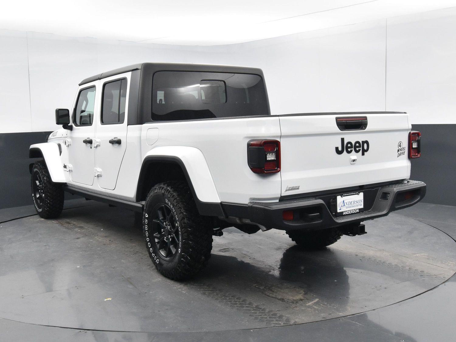 Used 2024 Jeep Gladiator Willys Crew Cab Truck for sale in Grand Island NE