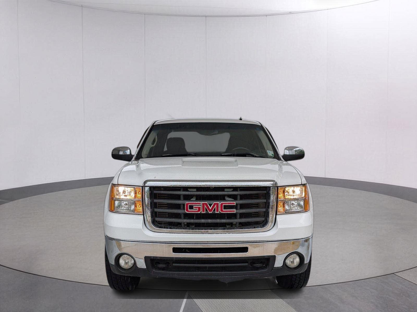 Summit White 2007 GMC Sierra 2500HD Pickup Truck Rear-Wheel Drive 6-Speed Automatic