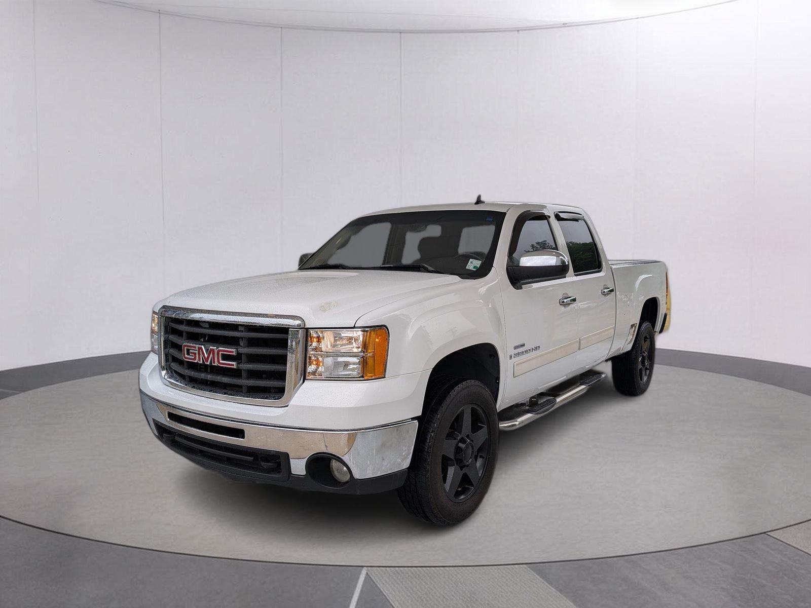 Summit White 2007 GMC Sierra 2500HD Pickup Truck Rear-Wheel Drive 6-Speed Automatic
