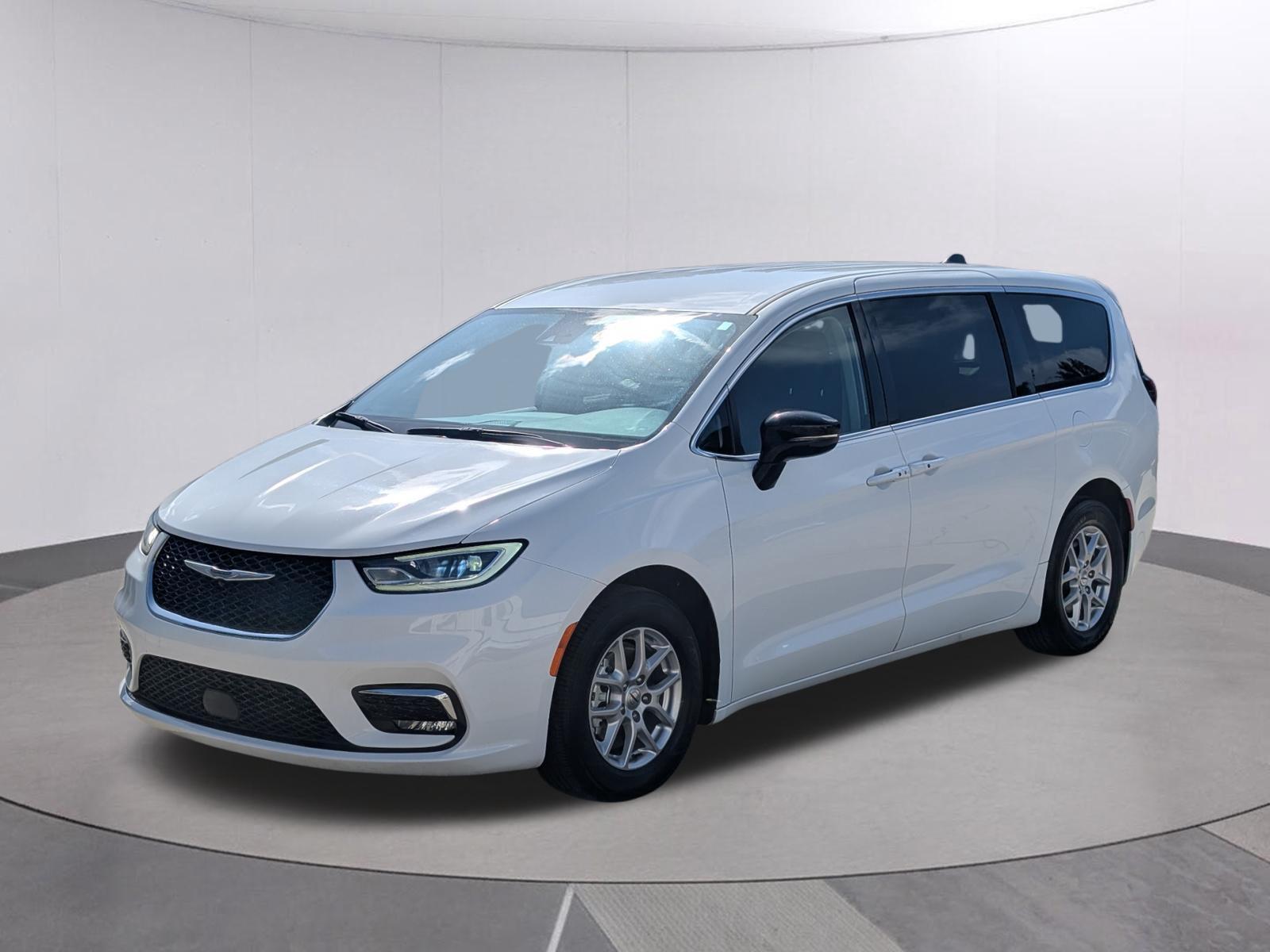 Bright White Clearcoat 2024 Chrysler Pacifica Minivan Front-Wheel Drive 9-Speed Automatic