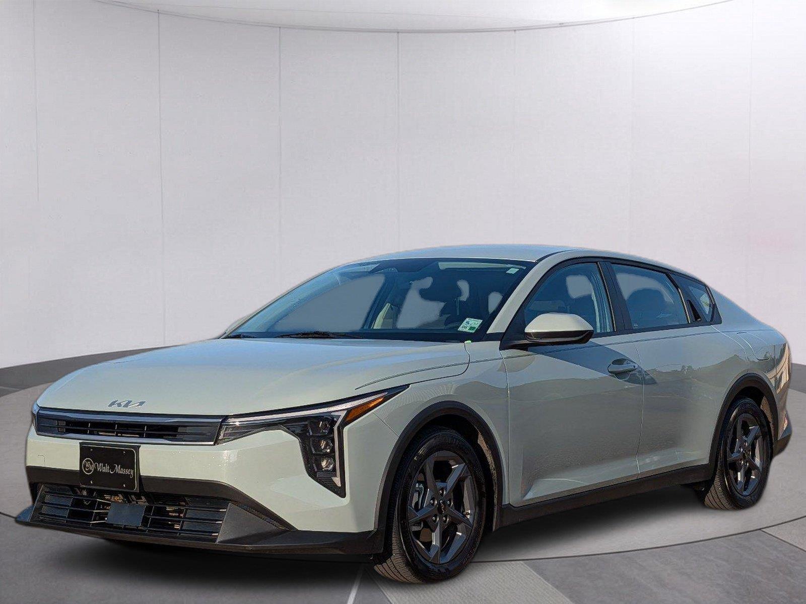  2025 Kia K4 LXS FWD   