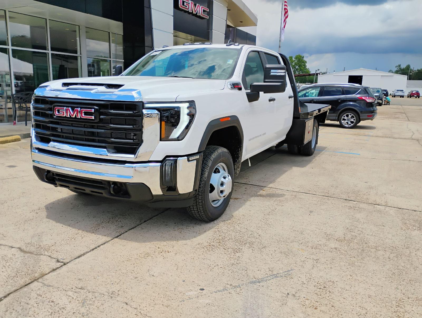 Summit White 2026 GMC Sierra 3500HD Chassis Pickup Truck Four-Wheel Drive Automatic