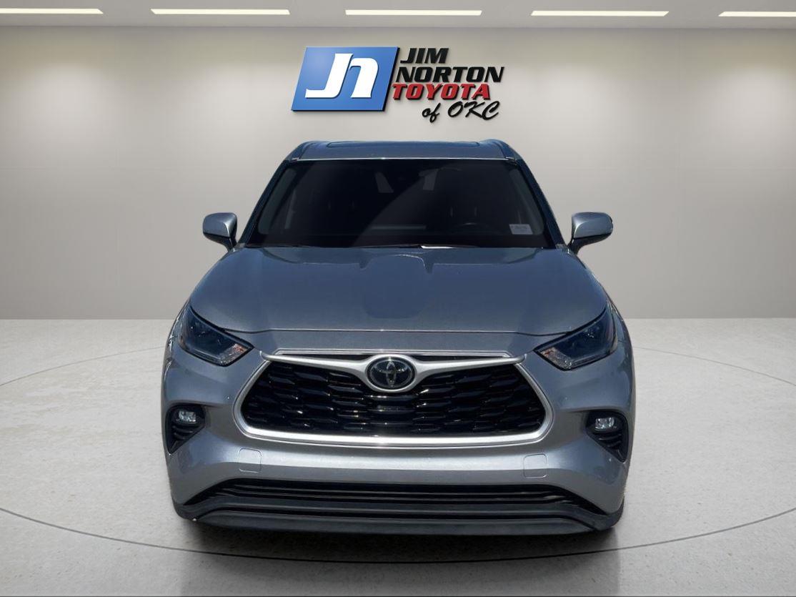 Used 2021 Toyota Highlander XLE with VIN 5TDGZRBH8MS524558 for sale in Oklahoma City, OK