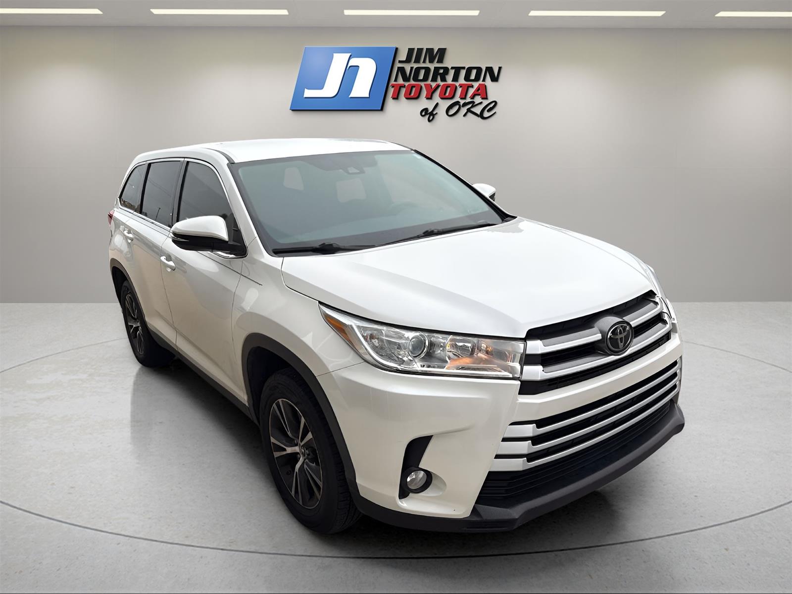 Used 2019 Toyota Highlander LE Plus with VIN 5TDZZRFH1KS361512 for sale in Oklahoma City, OK