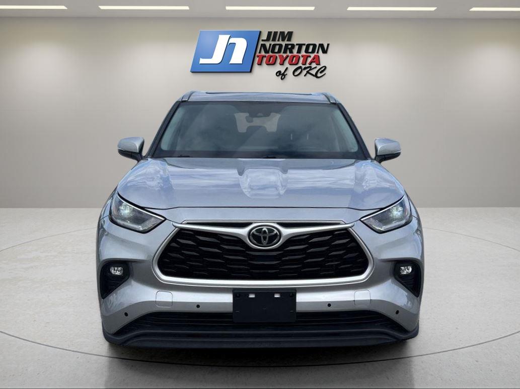Used 2021 Toyota Highlander XLE with VIN 5TDGZRAH2MS084712 for sale in Oklahoma City, OK