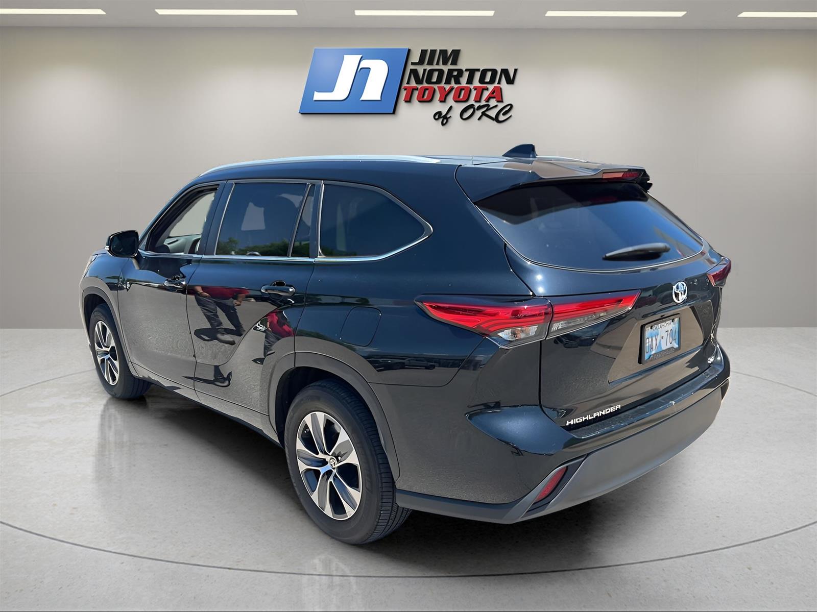 Used 2023 Toyota Highlander XLE with VIN 5TDKDRAH3PS044037 for sale in Oklahoma City, OK