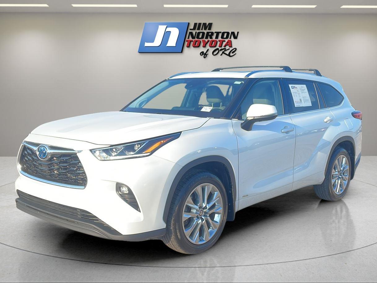 2023 Toyota Highlander Limited's photo
