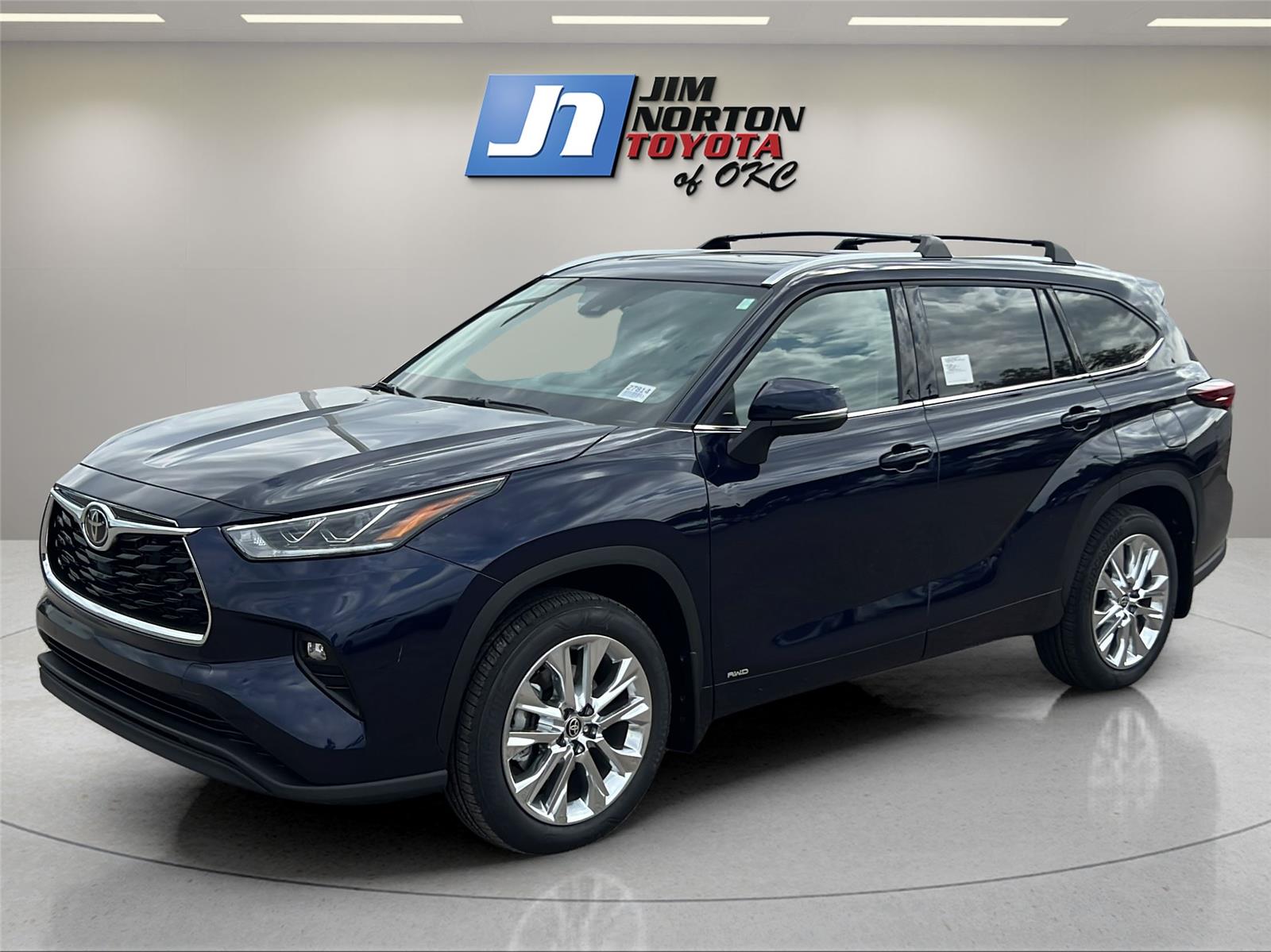 New 2025 Toyota Highlander Hybrid SUV