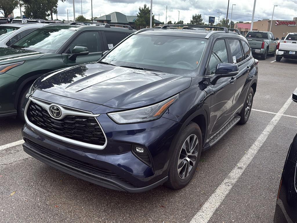 2025 Toyota Highlander XLE's photo