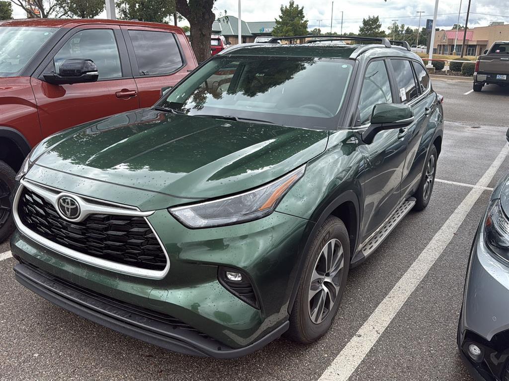 2025 Toyota Highlander XLE's photo