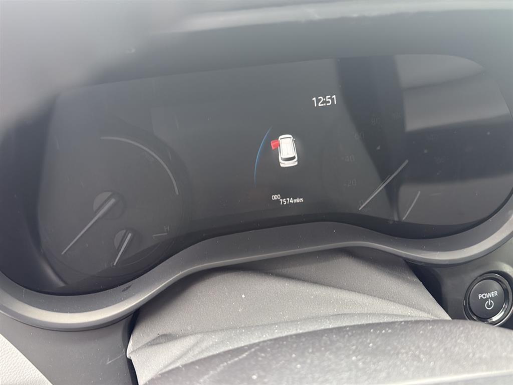 2025 Toyota Sienna XLE's photo