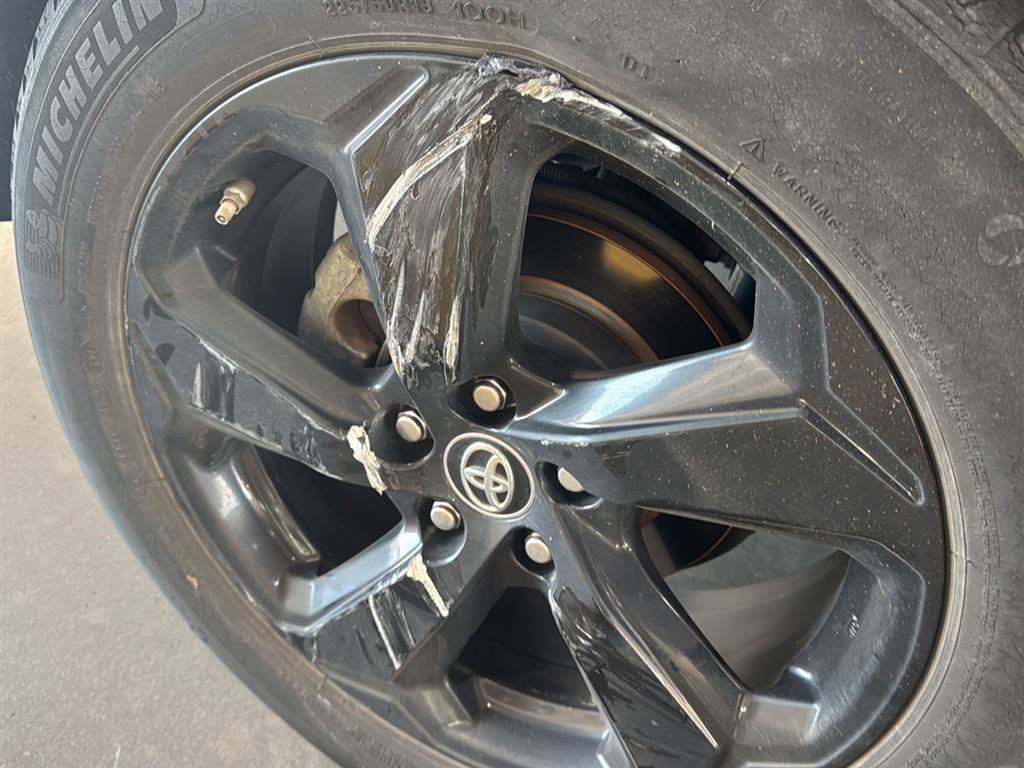 2019 Toyota RAV4 XSE's photo