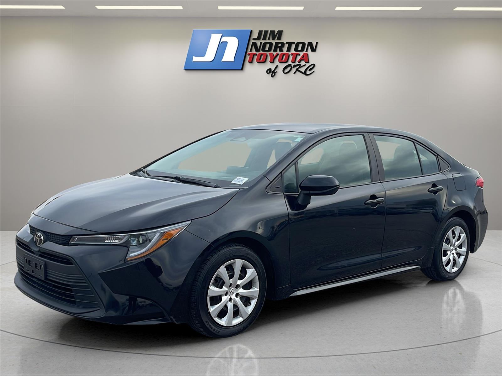 2023 Toyota Corolla LE's photo