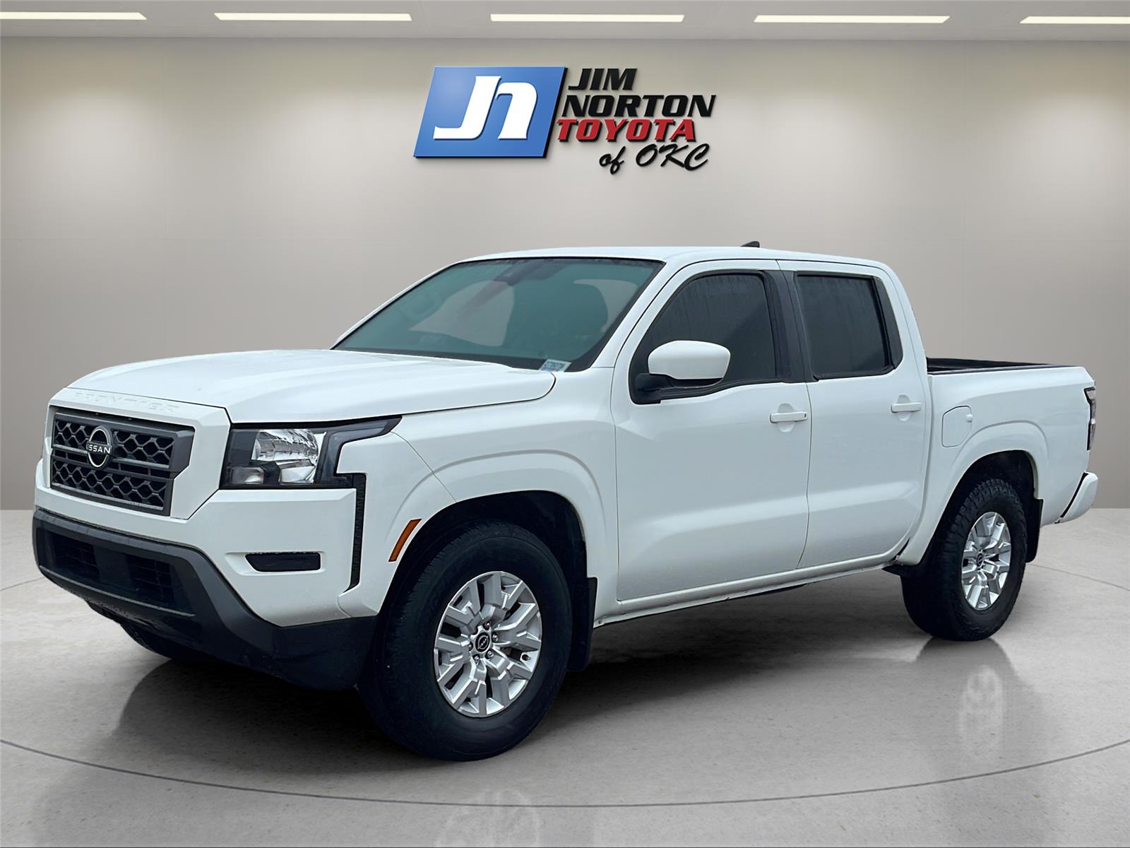 2022 Nissan Frontier SV's photo