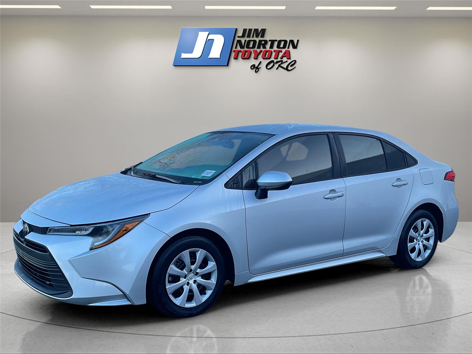 2023 Toyota Corolla LE's photo