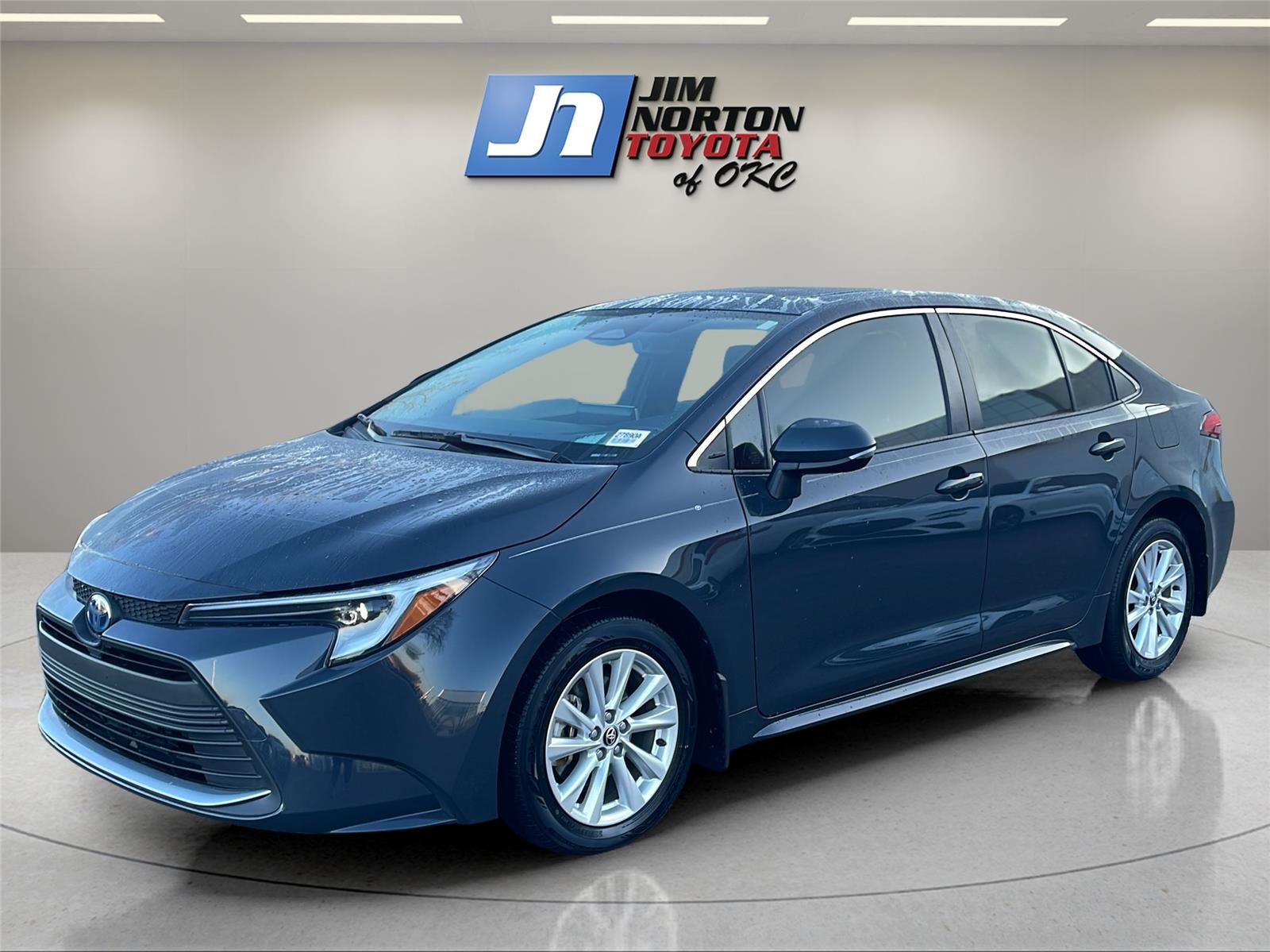 2024 Toyota Corolla XLE's photo