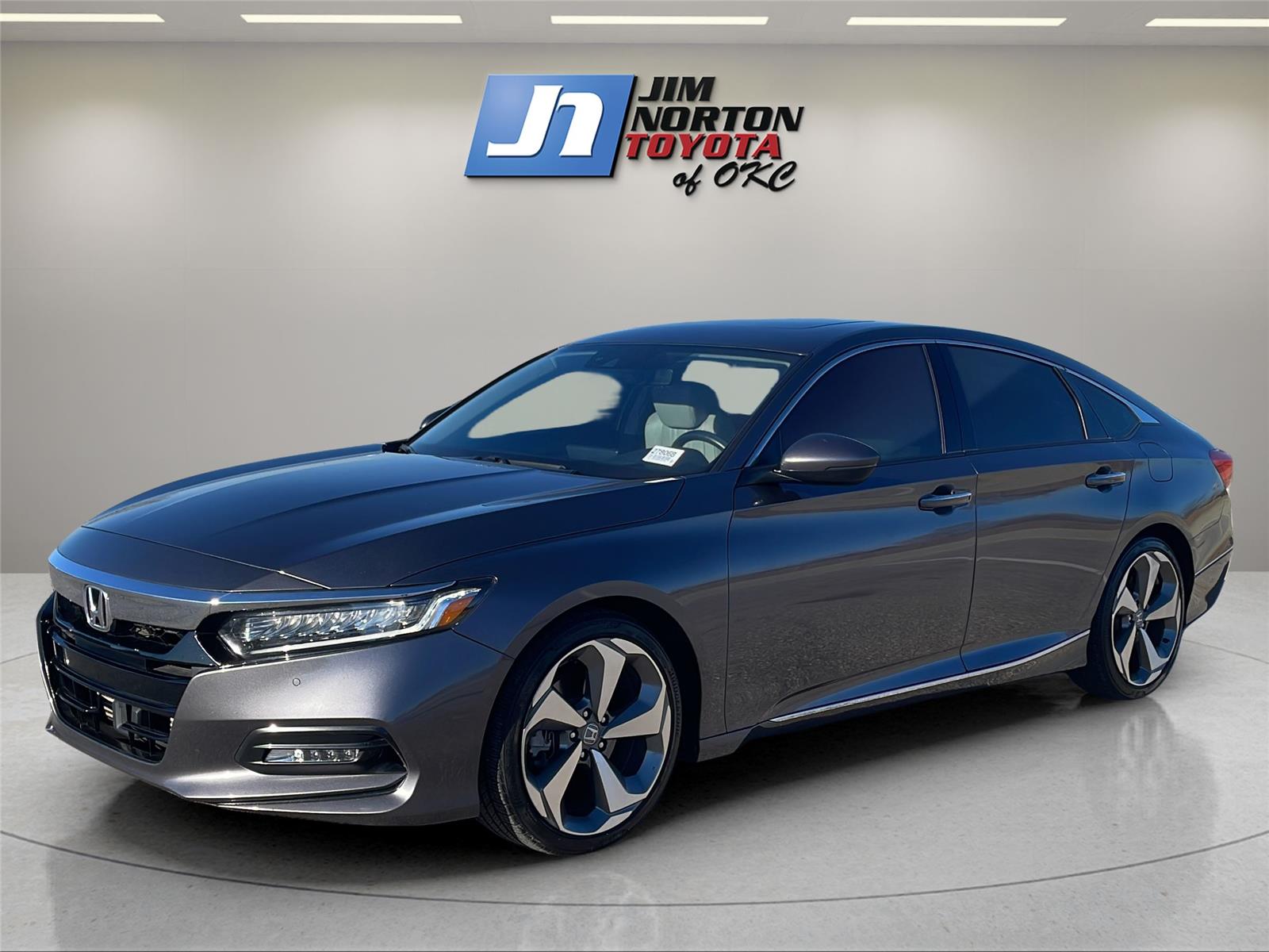 2019 Honda Accord Touring's photo